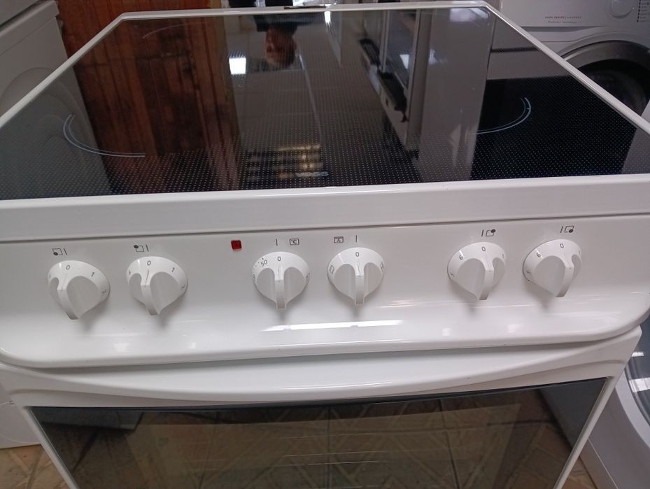 Свободно стояща печка с керамичен плот Voss с 2 години Гаранция!