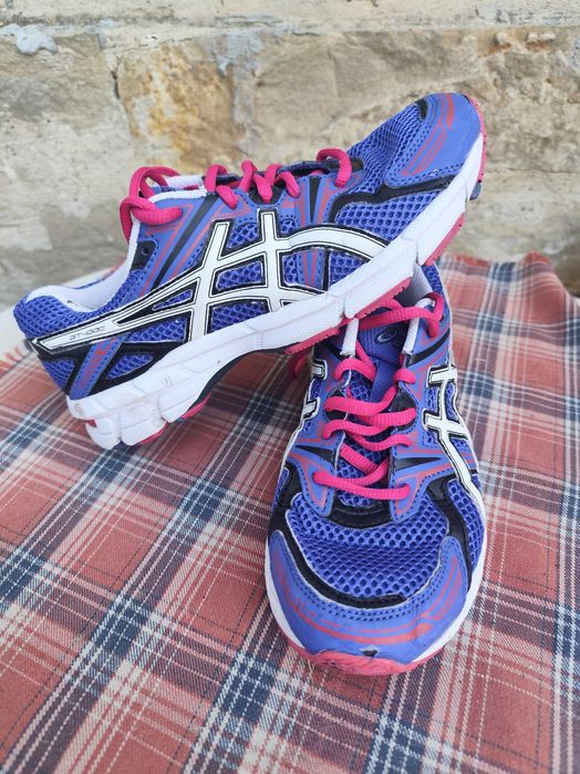 Оригинални дамски маратонки Asics