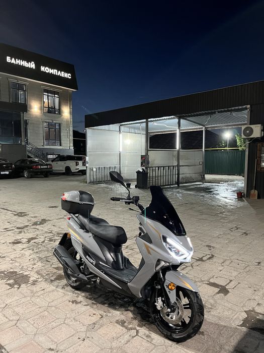 Продам Benelli макси-скутер.