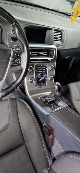 Vând volvo v60 2015
