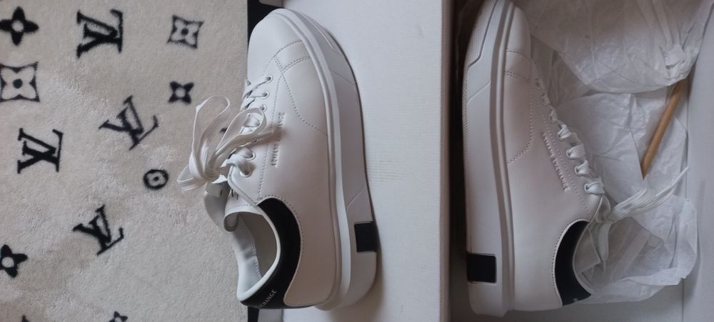 Продам Armani  обувь