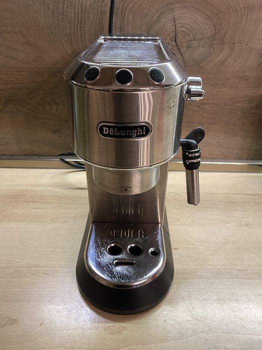 Кафемашина Delonghi Dedica EC685.M