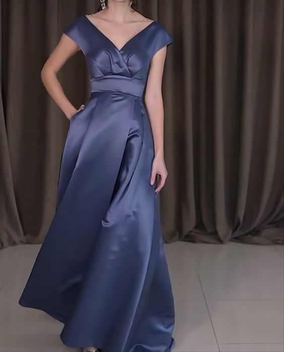 Платье на торжество размер М