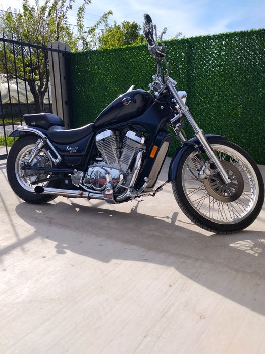 Suzuki Intruder vs 800