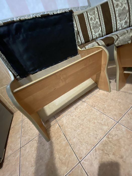 Отдам бесплатно кухонный уголок