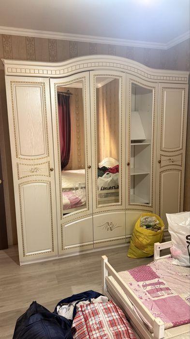 Продам спальный гарнитур