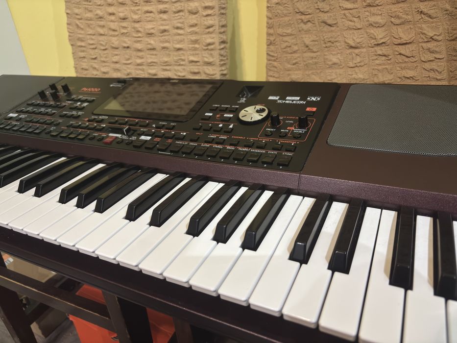 Продавам KORG PA1000