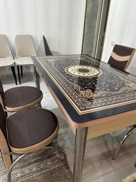 Продам стол стеклянный со стульями