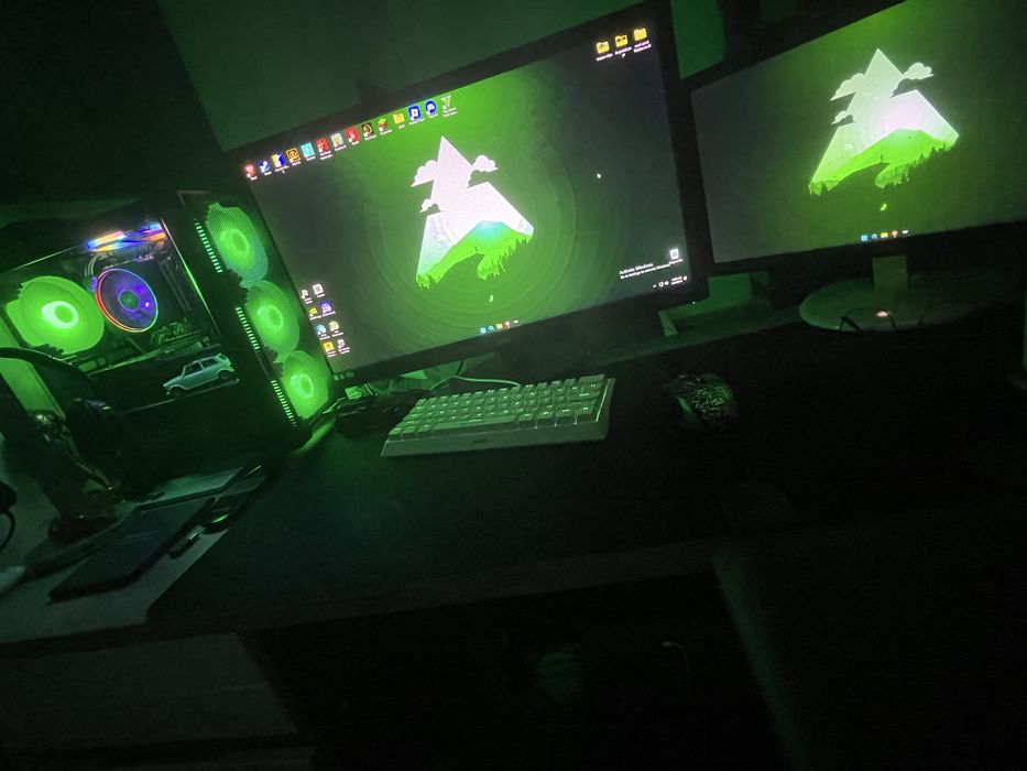 PC Gaming + 2 monitoare gata de folosit!