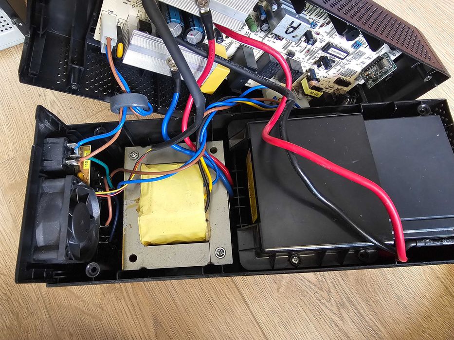 UPS Eaton 5E 1100iUSB (1100VA / 660W) | с 2 акумулатора | 6 броя IEC C13 | Тестван и работещ