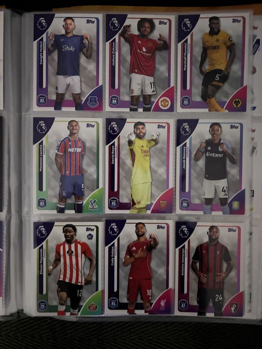 Продавам Premier League карти