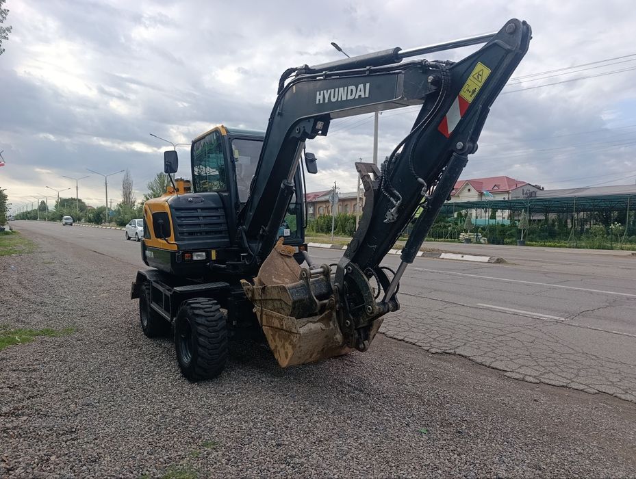 Ekskovator sotiladi