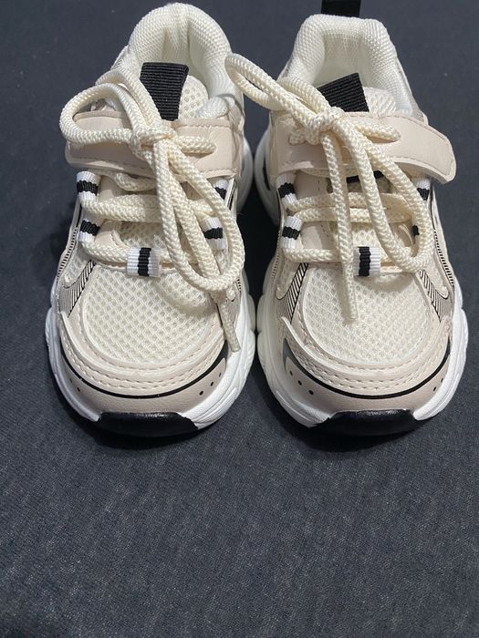 Adidasi unisex numarul 23