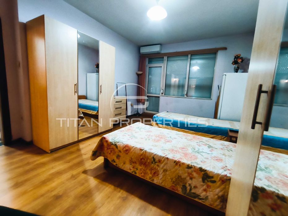 Тристаен обзаведен апартамент в Център