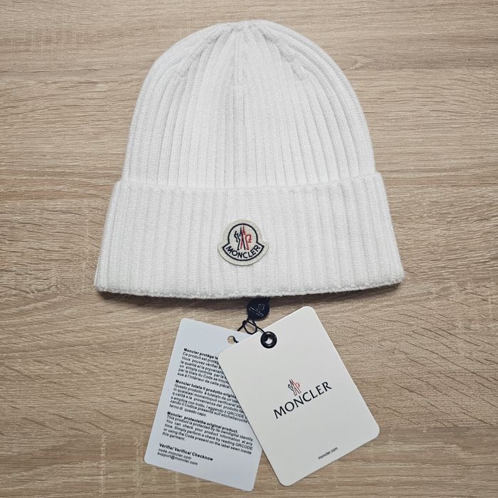 Caciula Moncler noua cu eticheta