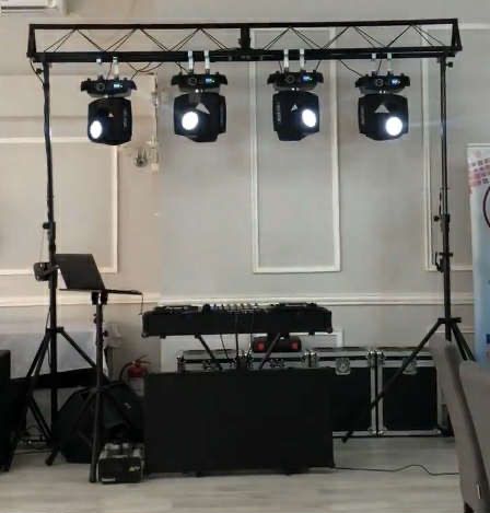 4x Beam 7R + flightcase & schelă + cabluri