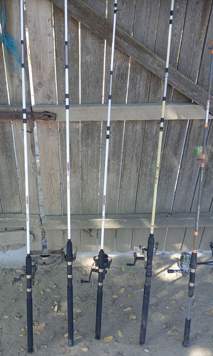 Vând lansete și scule de pescuit