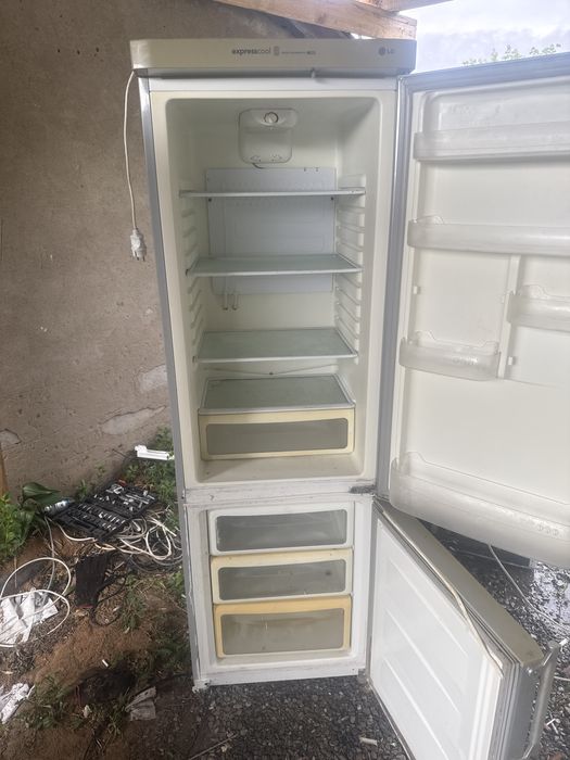 Продам холодильник LG