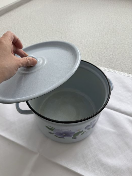 Кастрюля 5000тг 8литр