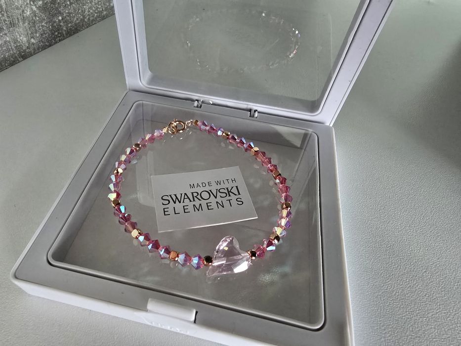 Обеци и гривни с кристали Swarovski