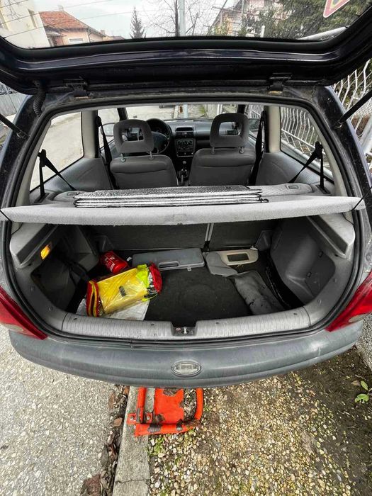 Продавам опел корса Б 1.4 бензин