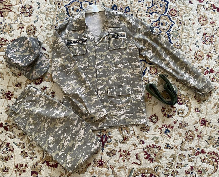 Военная форма кафедры, берцы