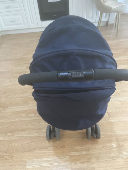 Продам коляску Joie