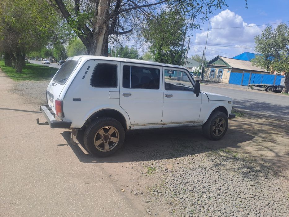 Продам ниву 5 дверка