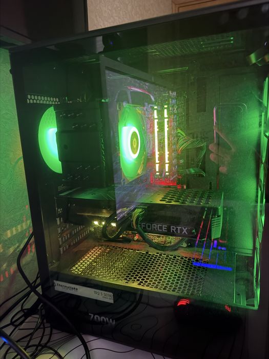 мощный Компьютер комплектом