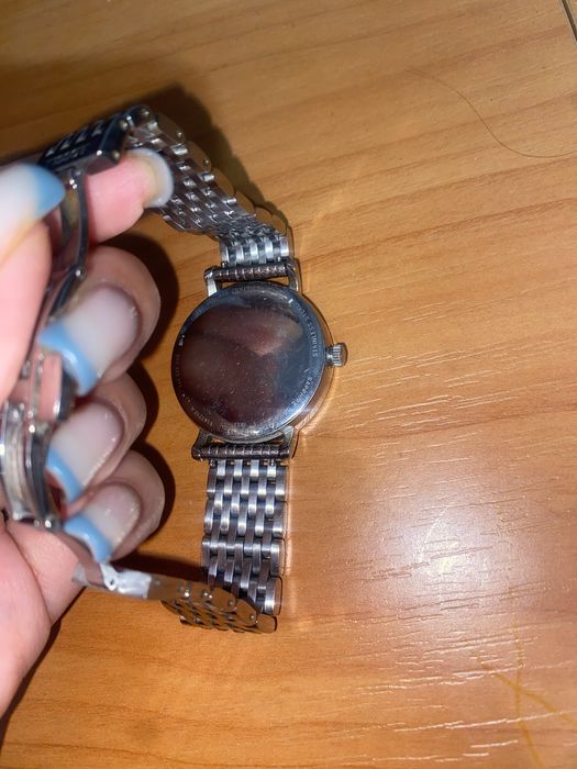 Проются часы Tissot