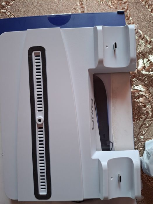 Stand racire vertical PS5, , Statie de incarcare duala contine