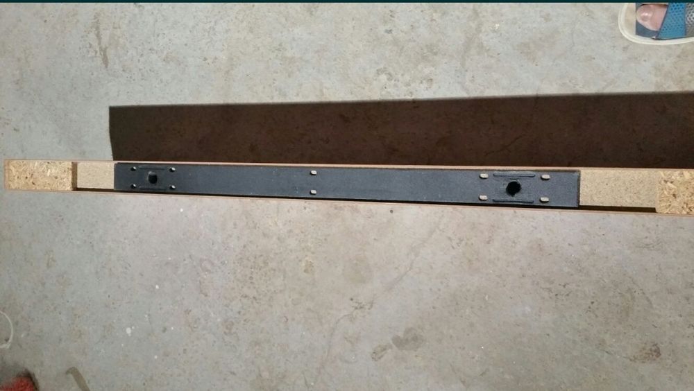 9 Polițe cu prinderi ascunse