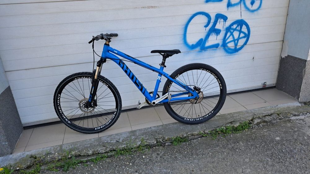 Bicicletă Ghost 26 inchi, frâne hidraulice, cadru din aluminiu