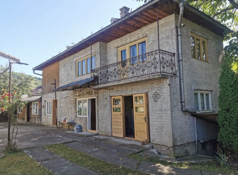 2 case de vanzare in aceeasi curte (se vand impreuna)