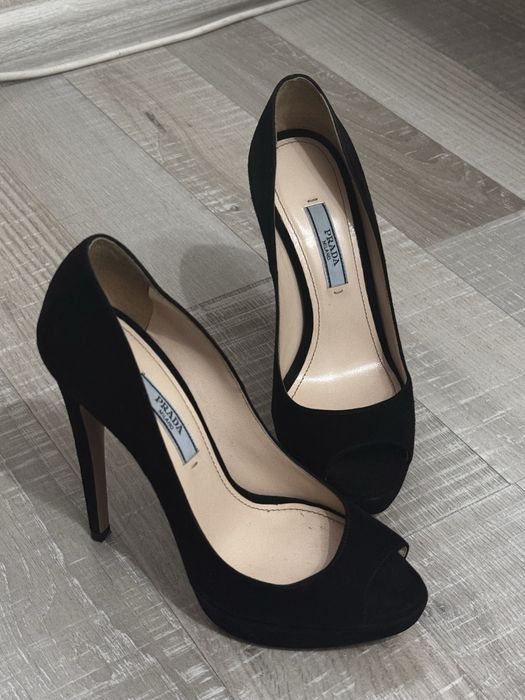 Оригинальный туфли “Prada”.