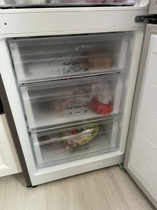 Холодильник Samsung