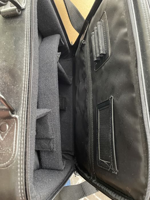 Geanta piele Targus originala,noua