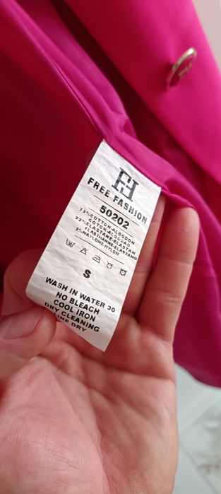 Продавам сако на Elizabeta Franchi