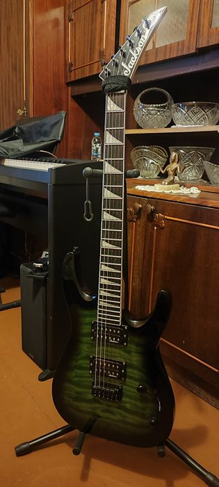 Продам электрогитару Jackson JS 32Q