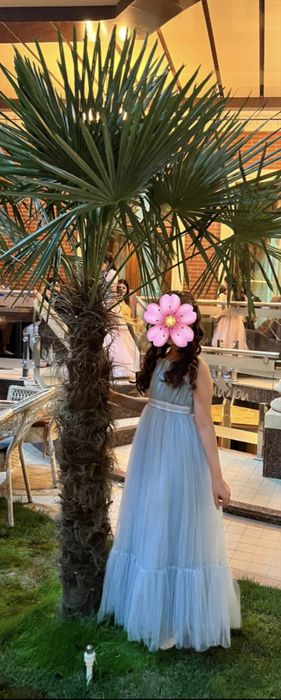 Продается платье голубого цвета.