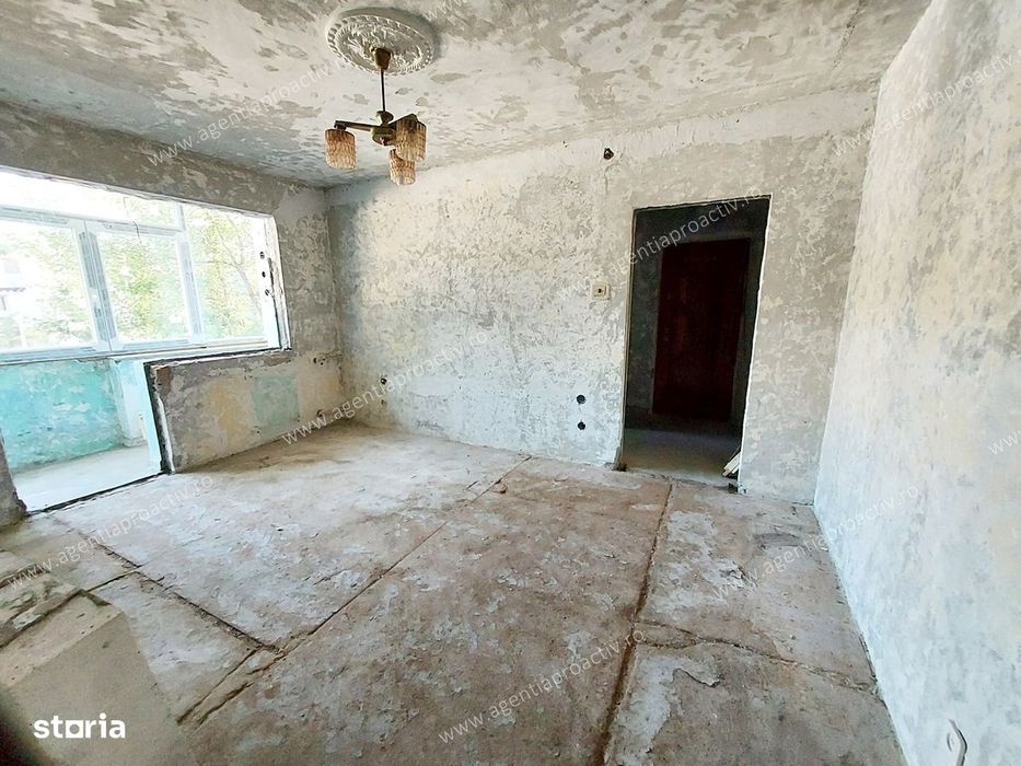 Apartament 3 camere, etaj 1, la doi pași de strada principală