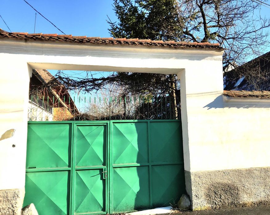 Casa cu curte si gradina, strada Principala, Vulcan, acces doua strazi