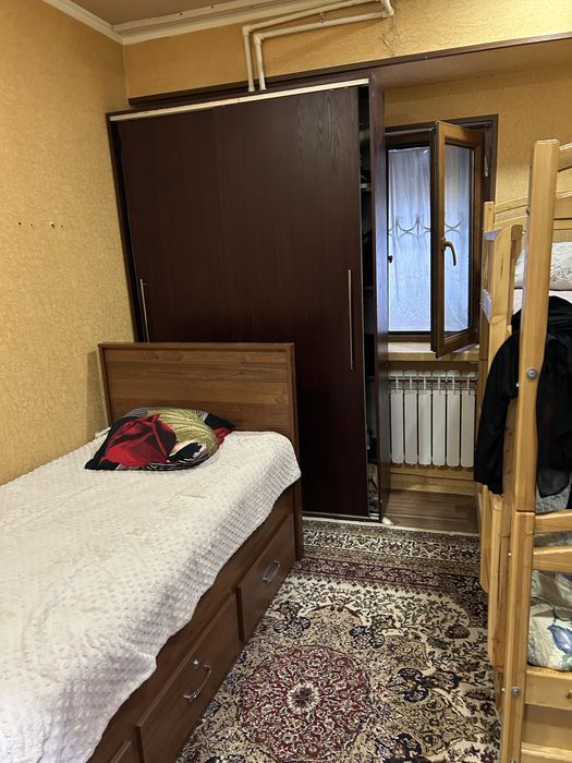 Продаётся 3х комнатная переделанная в 4 х квартира