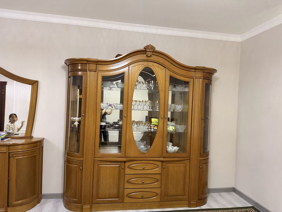 Горка и комод для гостиной