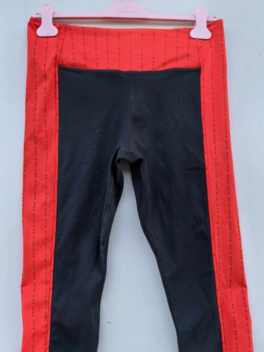 Nike оригинален дамски клин нов  Л размер