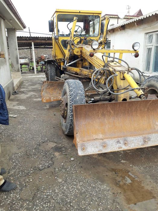 Продается автогрейдер дз 99