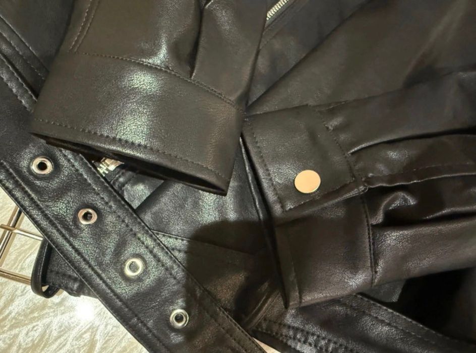 Geacă din piele ecologică neagră – Bershka