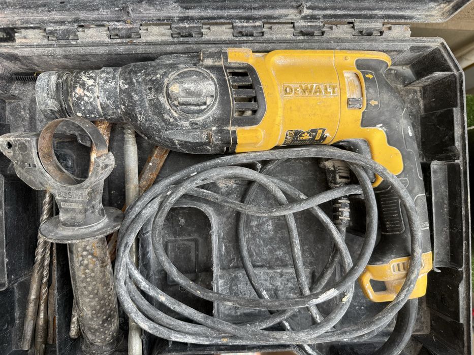 Перфоратор Dewalt D25143K