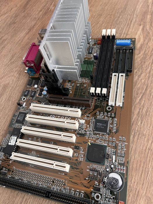 Vând kit placă de bază Abit BE6-II + procesor Intel Pentium III 1GHz/256/133