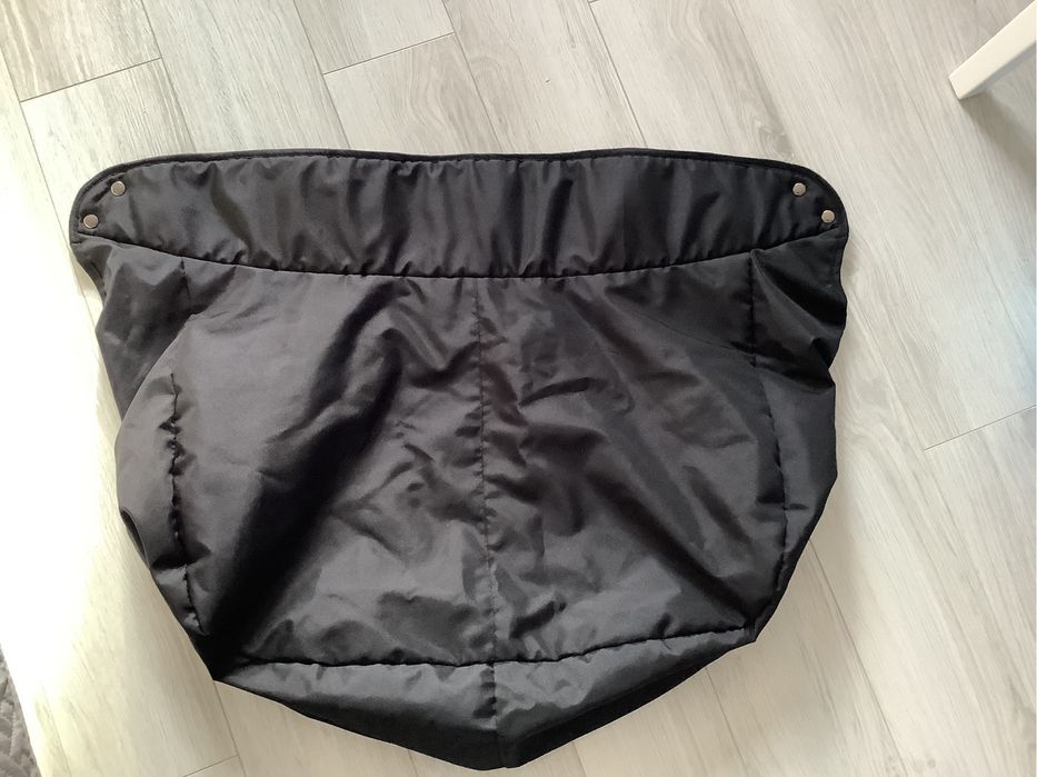 Husa carucior neagra